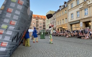 XXVI Dni Europy - spektakl plenerowy „Dobrze, Lepiej, Katastrofa” - Teatr Ewolucji Cienia (4)