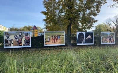 Wystawa plenerowa fotografii autorstwa Elżbiety Dzikowskiej (9)