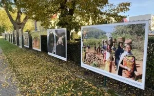 Wystawa plenerowa fotografii autorstwa Elżbiety Dzikowskiej (6)