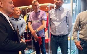 Wernisaż wystawy "Koszulki piłkarskie" z kolekcji Łukasza Bieniasza (5)