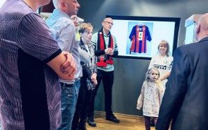Wernisaż wystawy "Koszulki piłkarskie" z kolekcji Łukasza Bieniasza (8)