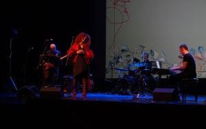 Koncert Osiecka Jazzowo w wykonaniu Natalii Lubrano z zespołem (3)