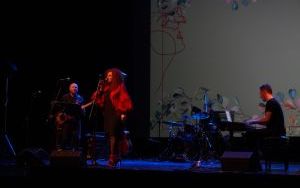 Koncert Osiecka Jazzowo w wykonaniu Natalii Lubrano z zespołem (4)