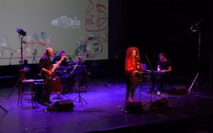 Koncert Osiecka Jazzowo w wykonaniu Natalii Lubrano z zespołem (5)