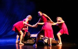Spektakl "Oblicza Natury - Przemiany" w wykonaniu Teatru Tańca Momentum (1)
