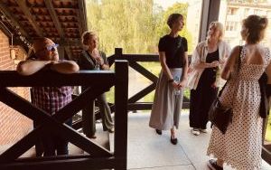 Wernisaż wystawy "Życie jako niewyjaśnialna zagadka" w Galerii Brama Wrocławska (10)